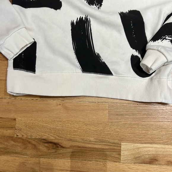 Zara preloved white and black sweatshirt🔥❤️🍂 - Picture 5 of 8
